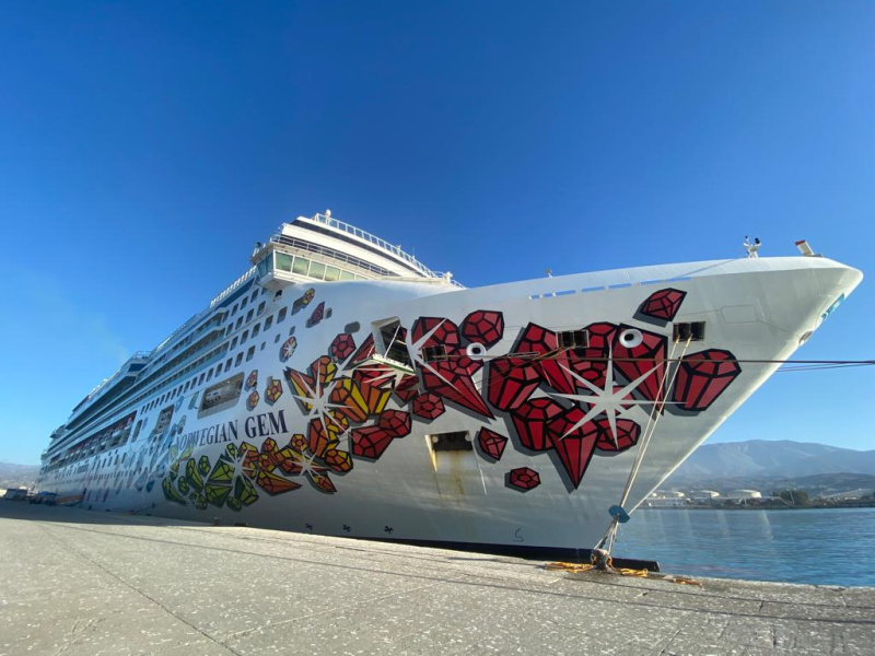 El crucero Norwegian Gem hace su segunda escala en el Puerto de Motril en un mes